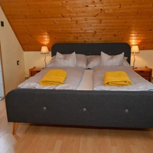 Encian Apartmanhaz アパート