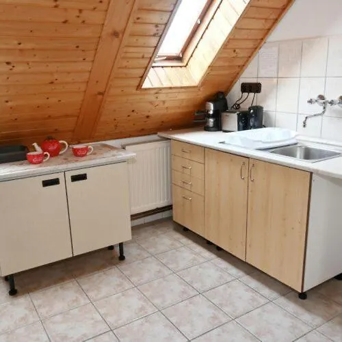 Encian Apartmanhaz アパート ティハニ